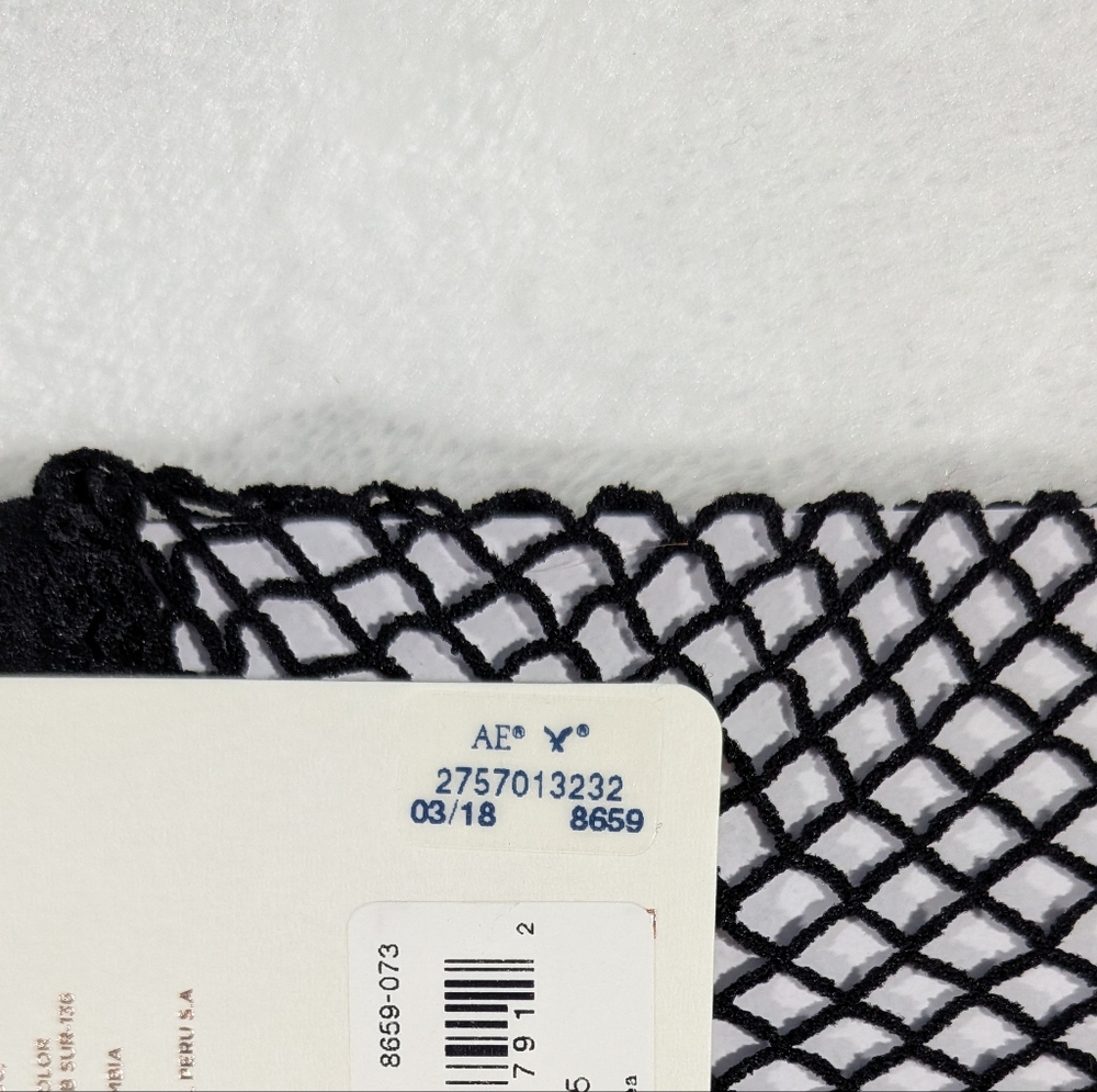 ❤️ Fishnet Quarter Length Socks - Picture 4 of 5